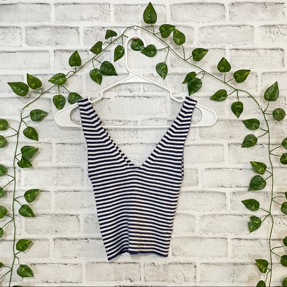 Forever 21 Blue Striped Knit Crop Top Size Small - Picture 2 of 6